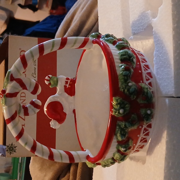 Fitz and Floyd Candy Cane Santa Basket - Picture 4 of 4